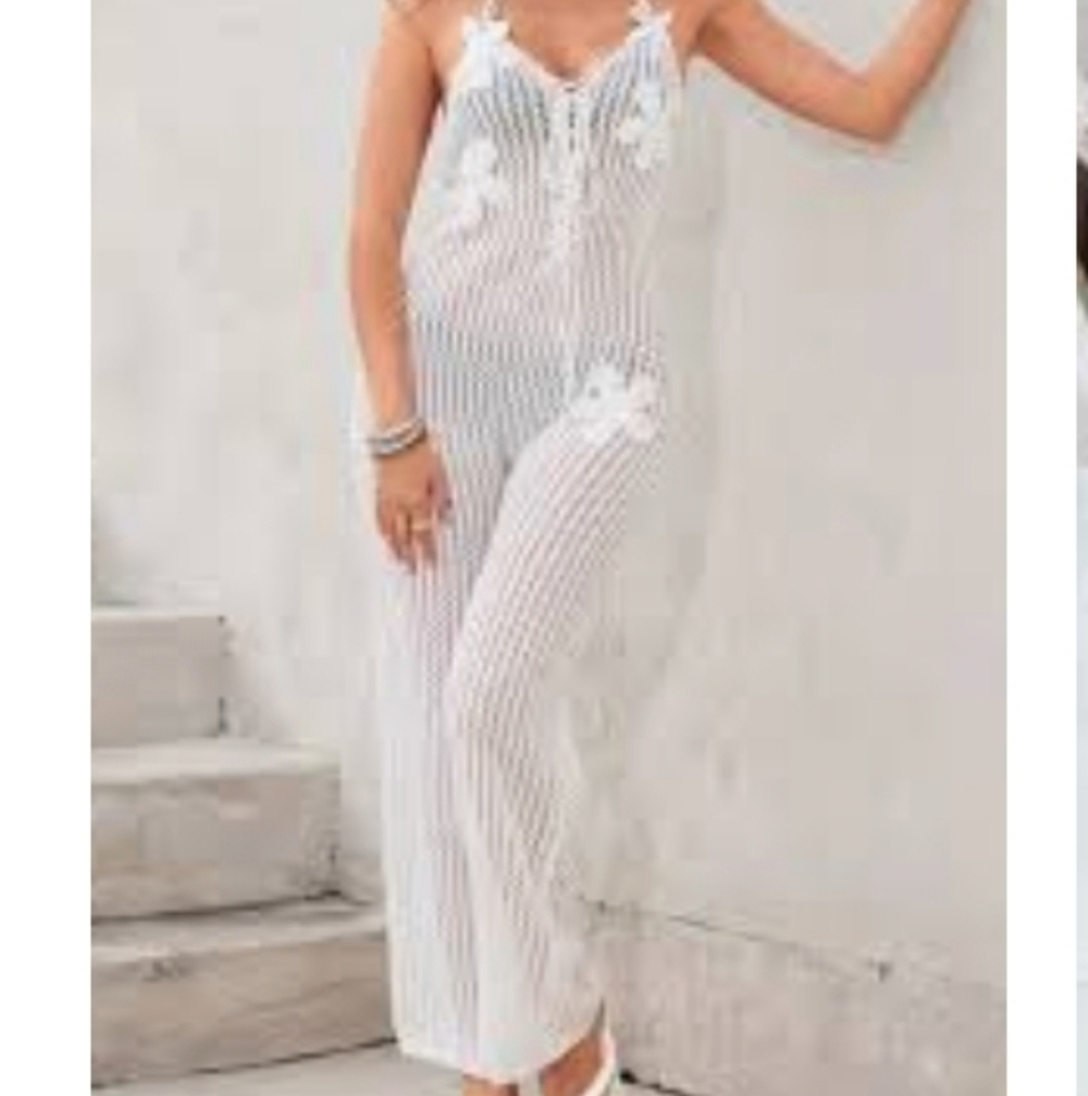 FashionNova White Crochet and Flower Detail Jumpsuit Size L NWOT